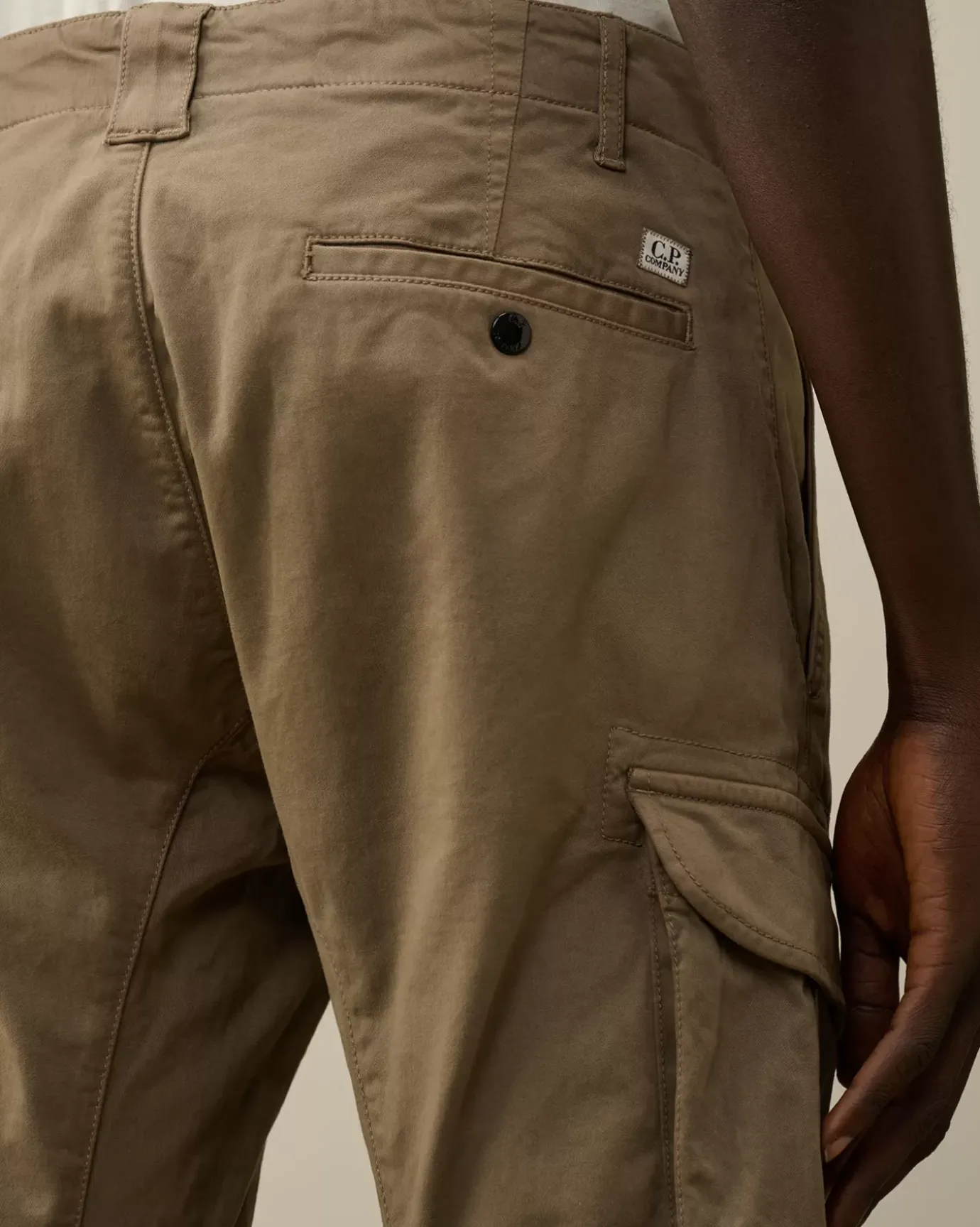 Trousers<C.P. Company Stretch Sateen Ergonomic Lens Double Cargo Pants Walnut – Beige