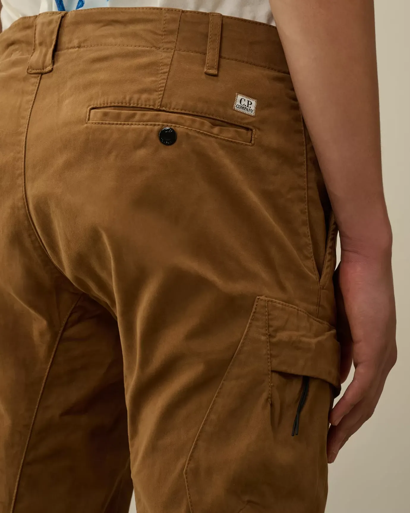 Trousers<C.P. Company Stretch Sateen Ergonomic Lens Cargo Pants Toffee – Beige