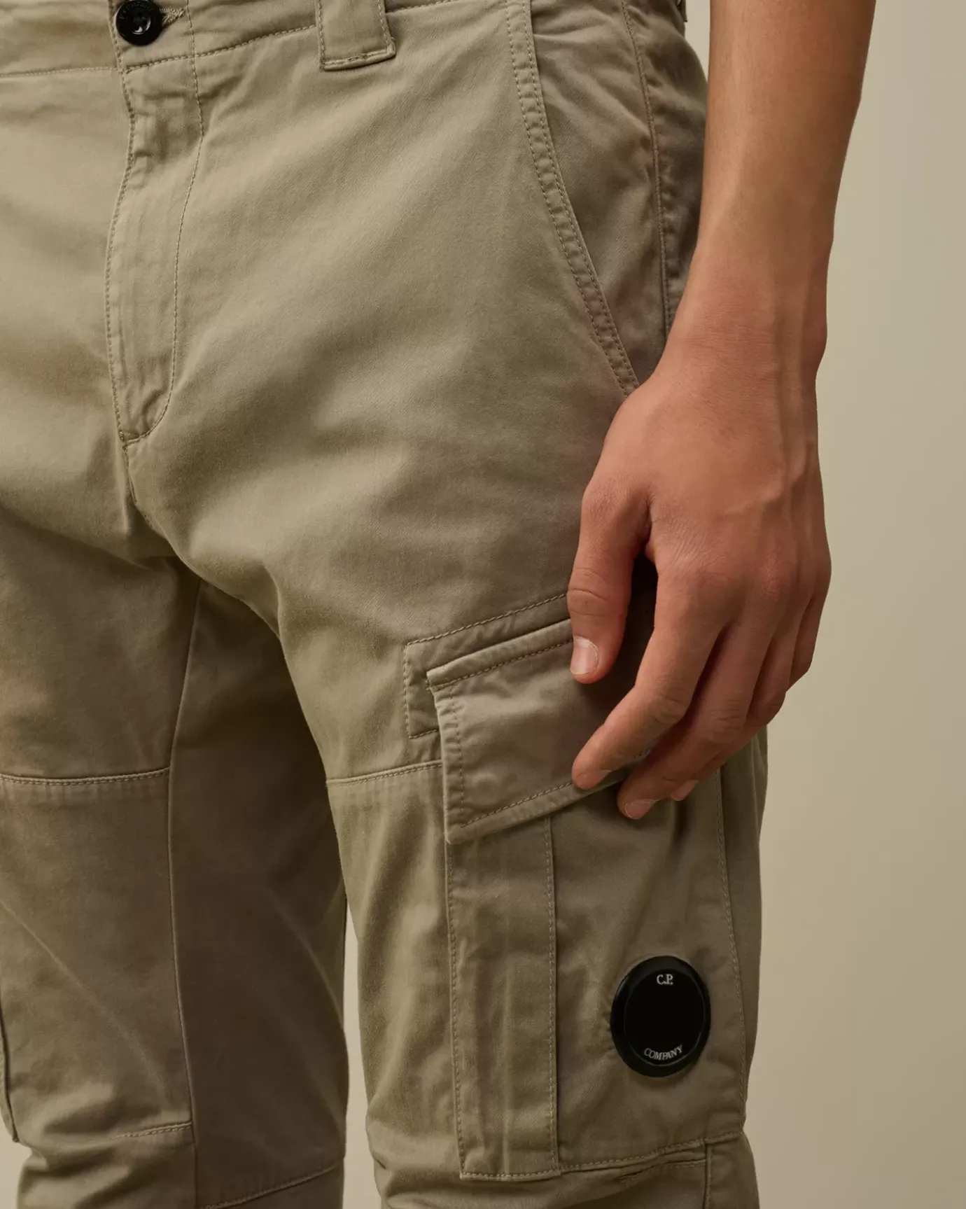 Trousers<C.P. Company Stretch Sateen Ergonomic Lens Double Cargo Pants Vintage Khaki – Beige