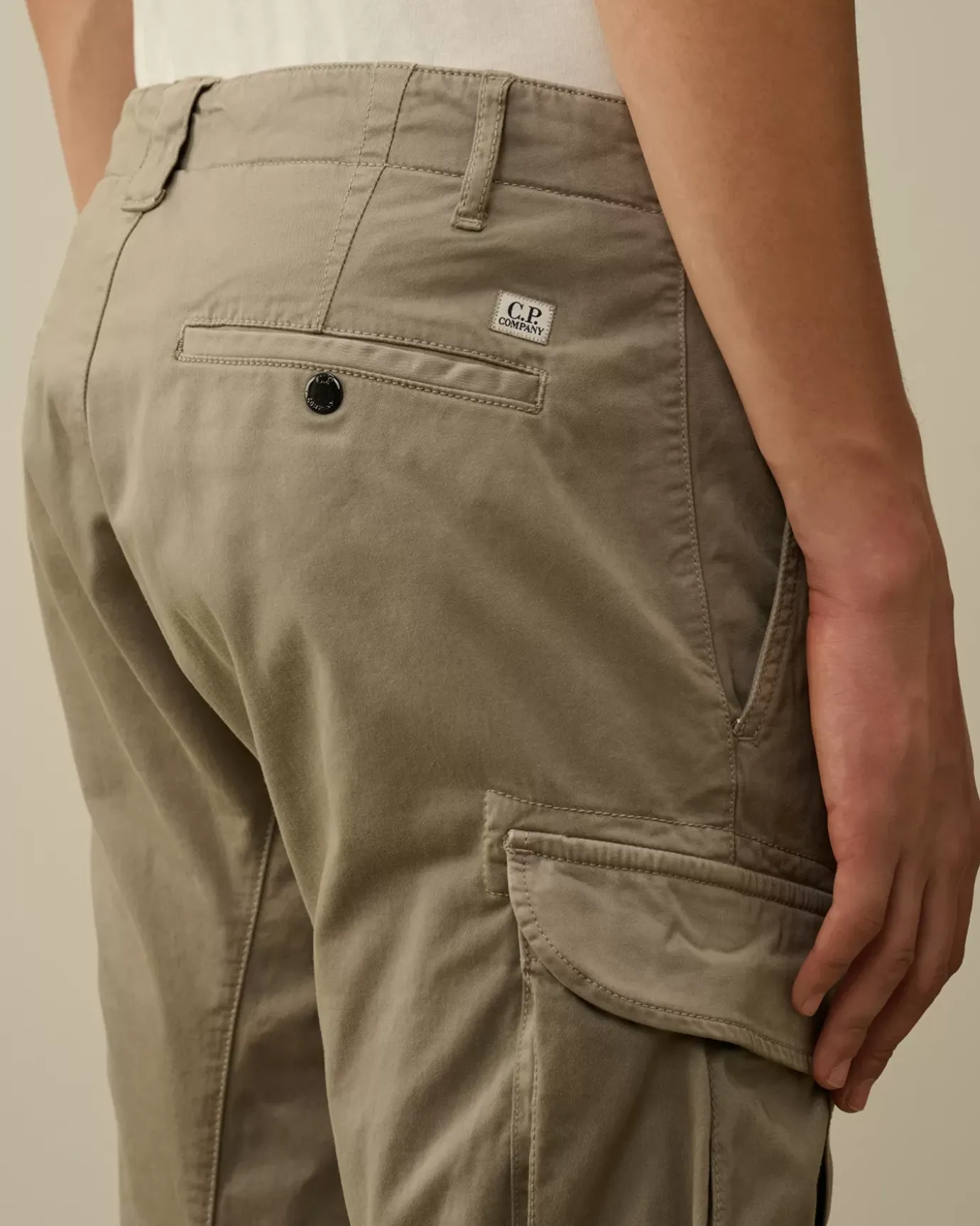Trousers<C.P. Company Stretch Sateen Ergonomic Lens Double Cargo Pants Vintage Khaki – Beige